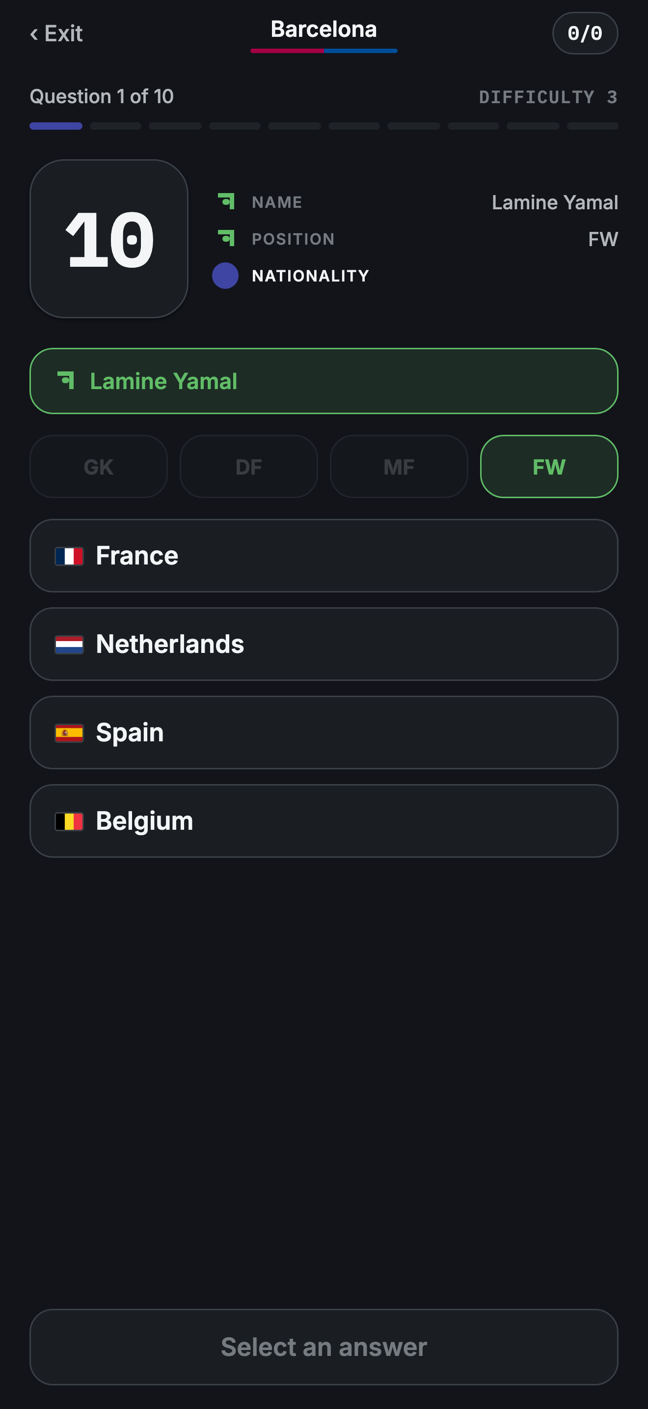Escuadra's dark question screen showing shirt number 7 and four player answer choices